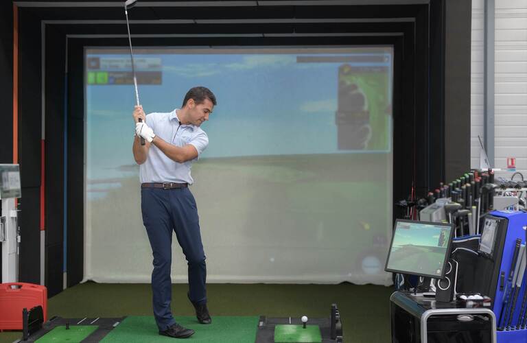 自分のペースでできるマンツーマン指導 | 福岡市西区のゴルフスクールならIMPACT Golf Studio